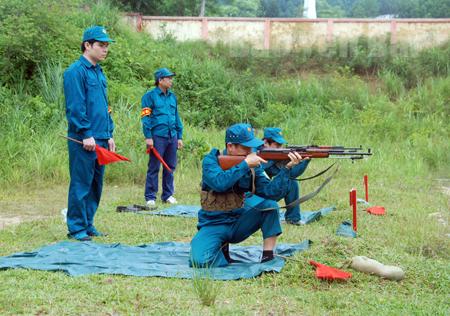 Huấn luyện tự vệ khối các cơ quan tỉnh.