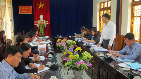 Đồng chí Đinh Đăng Luận – Phó trưởng đoàn ĐBQH khóa XIV tỉnh phát biểu tại buổi giám sát.
