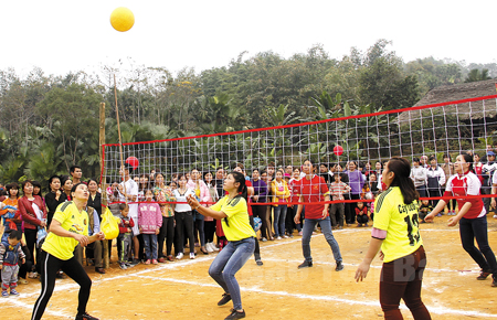 Phong trào chơi bóng chuyền hơi phát triển mạnh ở xã Xuân Lai, thu hút các lứa tuổi tham gia.
