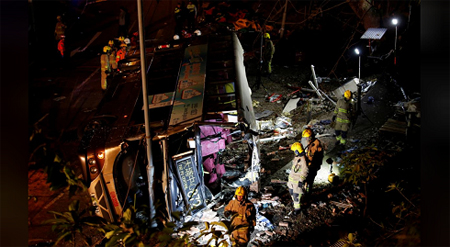 Hiện trường vụ tai nạn xe buýt tại Hồng Kông hôm 10-2.