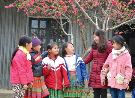 Niềm vui mùa xuân mới của cô và trò Trường Phổ thông Dân tộc bán trú Tiểu học và THCS xã Phình Hồ, huyện Trạm Tấu.