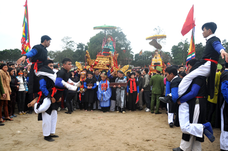 Lễ hội đền Đông Cuông, huyện Văn Yên với nhiều nét văn hóa đặc trưng thu hút du khách.