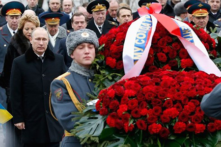 Tổng thống Putin dự lễ kỷ niệm Ngày Bảo vệ Tổ quốc của Nga, vào năm 2015.