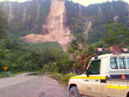 Động đất gây lở đất nghiêm trọng tại Papua New Guinea.