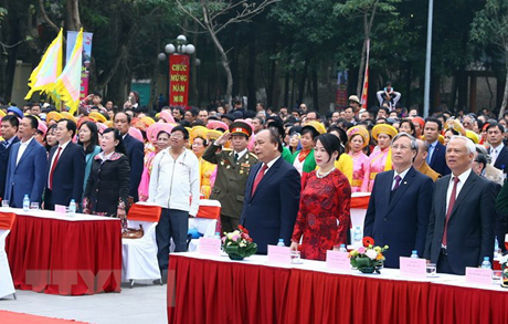 Thủ tướng Nguyễn Xuân Phúc và các đại biểu tại lễ kỷ niệm.