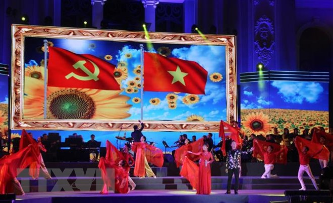 Tiết mục biểu diễn nghệ thuật kỷ niệm 89 năm Ngày thành lập Đảng Cộng sản Việt Nam.
