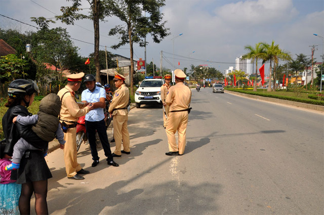 Lực lượng cảnh sát giao thông tăng cường tuần tra, kiểm soát nhằm hạn chế các vi phạm giao thông đường bộ.