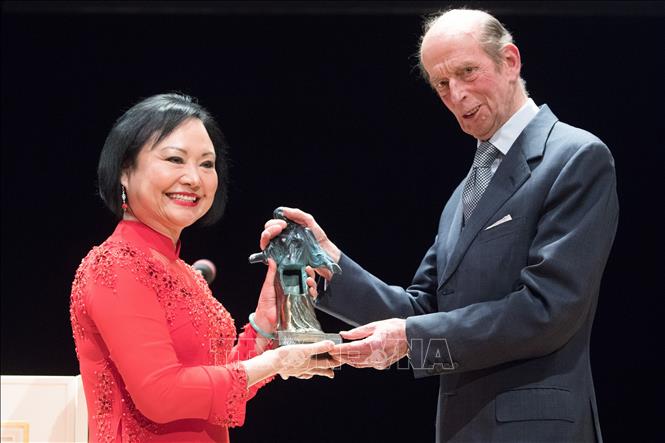 Bà Phan Thị Kim Phúc nhận Giải thưởng Hòa bình Dressden tại Dresden, Đức, ngày 11-2-2019.