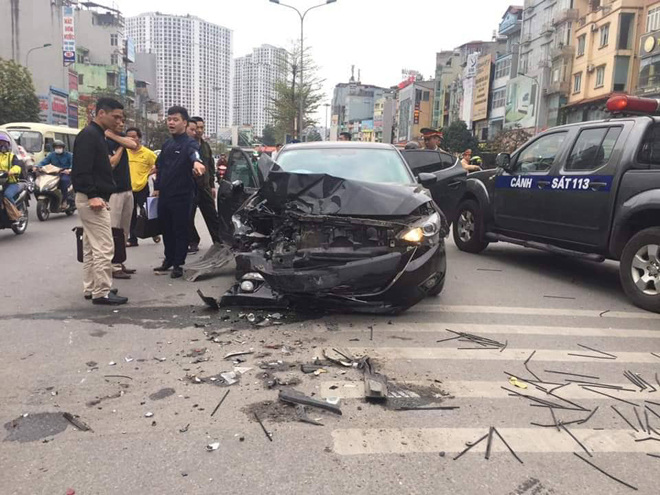 Vụ tai nạn xảy ra vào khoảng 15h50 tại trước cửa số nhà 341 Trường Chinh ( Thanh Xuân, Hà Nội).