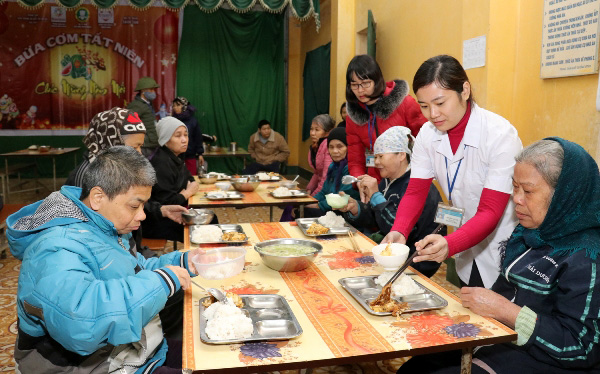 Một bữa cơm chiều ấm áp nghĩa tình tại Trung tâm Nuôi dưỡng Bảo trợ xã hội tỉnh Hải Dương.
