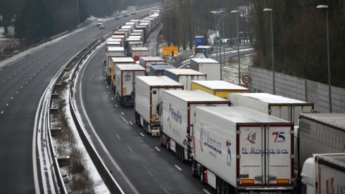 EU nhất trí giảm 30% khí thải CO2 từ xe tải và xe buýt vào năm 2030.