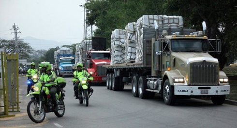 Venezuela ngăn hàng viện trợ của Mỹ qua biên giới Colombia.