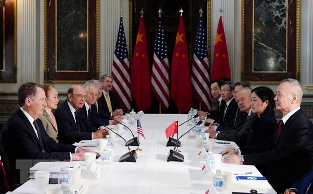 Đại diện Thương mại Mỹ Robert Lighthizer (trái) trong cuộc đàm phán thương mại với Phó Thủ tướng Trung Quốc Lưu Hạc (phải) tại Washington DC., ngày 21/2.