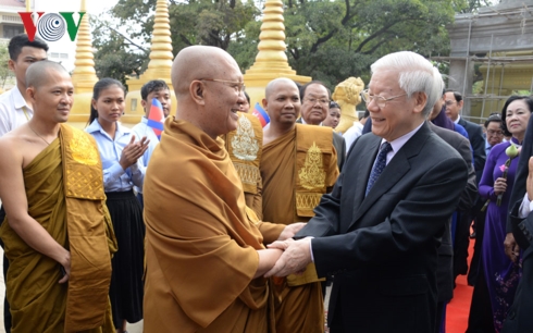 Tổng Bí thư, Chủ tịch nước thăm hai vị Đại Tăng thống của Campuchia.