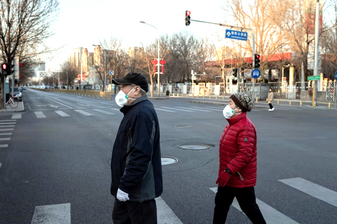 Đường phố vắng tanh ở Bắc Kinh khi virus corona tiếp tục lây lan.