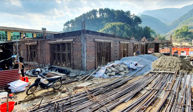 Công trình chợ trung tâm huyện Mù Cang Chải đã hoàn thành trên 60% khối lượng công trình.
