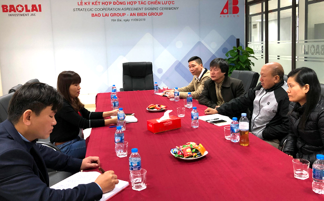 Đoàn công tác của Sở Công thương tỉnh Yên Bái làm việc với đại diện Công ty TNHH Một thành viên Đá trắng Bảo Lai.