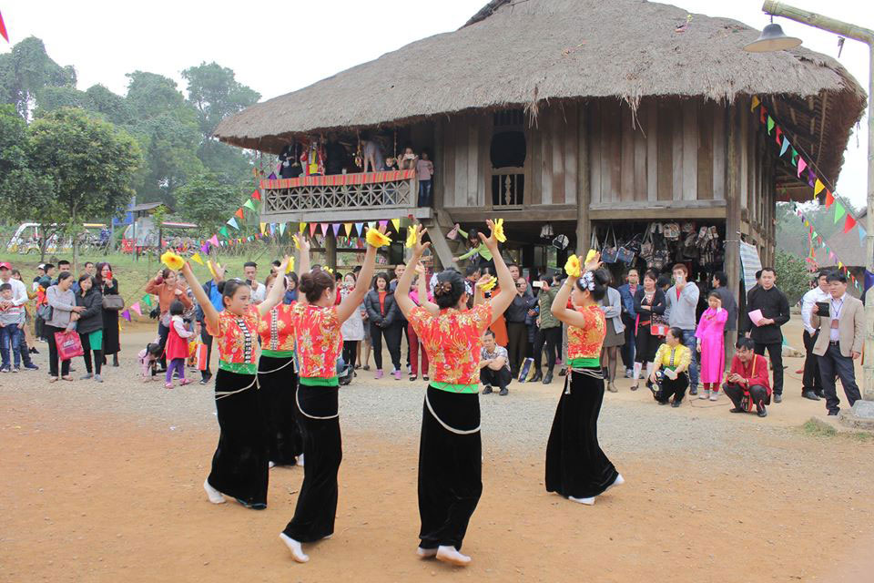 Sinh hoạt văn hóa của đồng bào dân tộc Thái.
