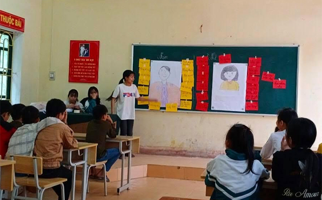 Một buổi sinh hoạt của Câu lạc bộ trẻ em xã Phúc Lợi, huyện Lục Yên.