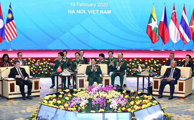 Đại tướng Ngô Xuân Lịch, Ủy viên Bộ Chính trị, Phó Bí thư Quân uỷ Trung ương, Bộ trưởng Bộ Quốc phòng Việt Nam phát biểu khai mạc.