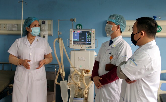 Lãnh đạo Bệnh viện Đa khoa tỉnh Yên Bái kiểm tra công tác chuẩn bị phòng chống dịch bệnh Covid-19.