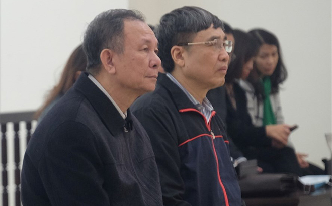 Hai cựu Tổng Giám đốc Nguyễn Huy Ban và Lê Bạch Hồng (từ trái qua) tại phiên tòa phúc thẩm.