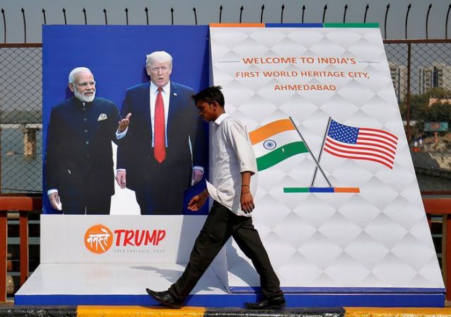 Áp-phích chào đón Tổng thống Mỹ Donald Trump trên đường phố Ấn Độ.