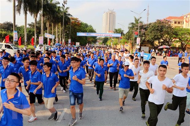 Cán bộ, chiến sỹ và người dân hưởng ứng Ngày chạy Olympic vì sức khỏe toàn dân tỉnh Hà Nam năm 2019.