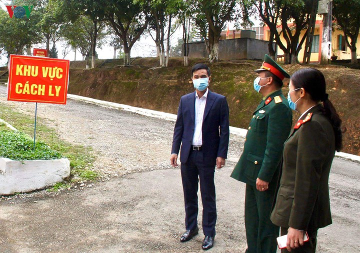 Phó chủ tịch UBND tỉnh Dương Văn Tiến kiểm tra khu vực cách ly tại Trường Quân sự tỉnh