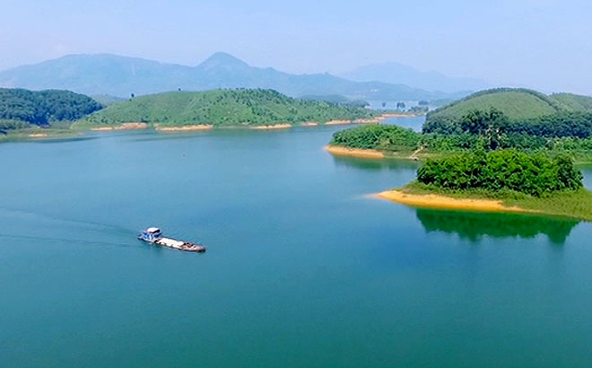 Yen Bai is calling for investment into Thac Ba Lake national tourism site – an attractive destination for tourists.