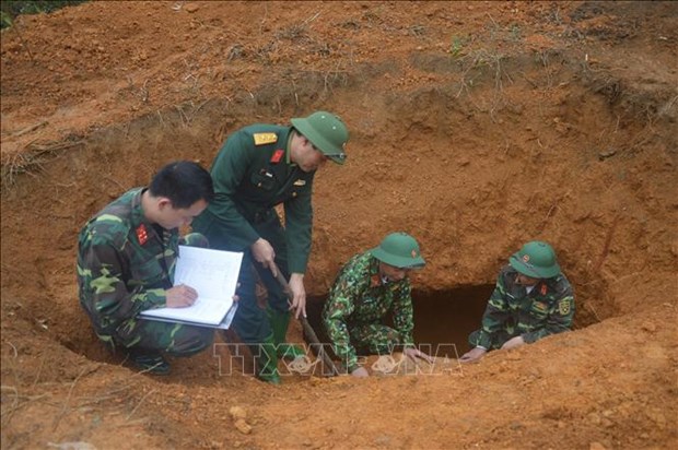 Sappers checking the bomb.