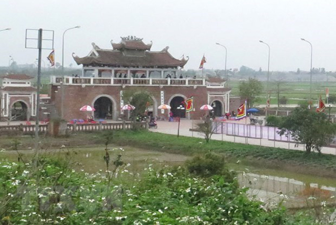 Cổng vào Khu di tích Quốc gia đặc biệt Đền Trần, xã Tiến Đức, Hưng Hà, Thái Bình.