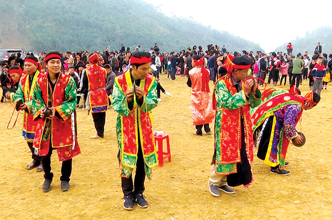 Trình diễn múa rùa của người Dao xã Xuân Tầm, huyện Văn Yên.
