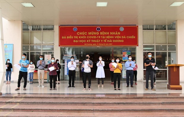 Thirteen patients in a COVID-19 treatment hospital in Hai Duong province, the country’s current largest coronavirus hotspot, were given the all-clear on February 24.