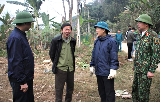 Lãnh đạo Huyện ủy Lục Yên thường xuyên bám sát cơ sở giải quyết khó khăn của người dân.