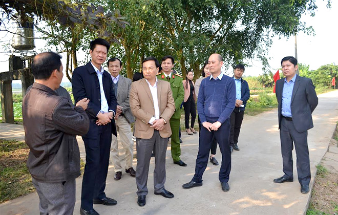 Lãnh đạo UBND tỉnh và lãnh đạo thành phố kiểm tra xã Tuy Lộc