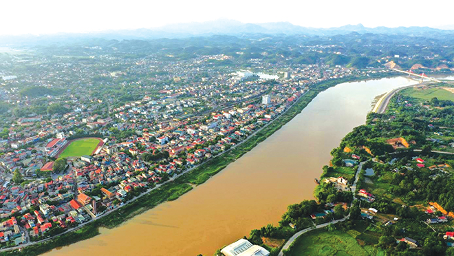 Thành phố Yên Bái thanh bình bên dòng sông Hồng. 
Ảnh: Thanh Miền