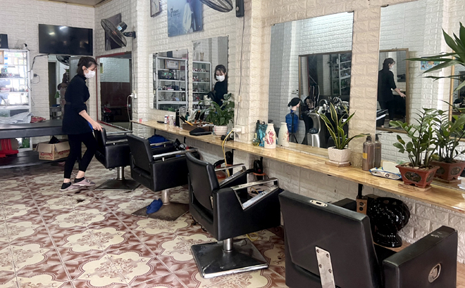 Các salon tóc thông báo tạm dừng hoạt động theo công văn chỉ đạo của thành phố Yên Bái để đảm bảo công tác phòng, chống dịch bệnh.