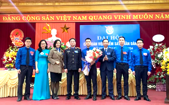 Thời điểm này, nhiều cơ sở Đoàn đã hoàn thành đại hội cấp cơ sở, phấn đấu thi đua lập thành tích chào mừng đại hội Đoàn các cấp. Trong ảnh: Đại hội Đoàn Thanh niên Cộng sản Hồ Chí Minh Viện Kiểm sát nhân dân tỉnh, khóa XIII, nhiệm kỳ 2022-2024 được Đoàn Khối Cơ quan và Doanh nghiệp tỉnh lựa chọn tổ chức đại hội điểm.