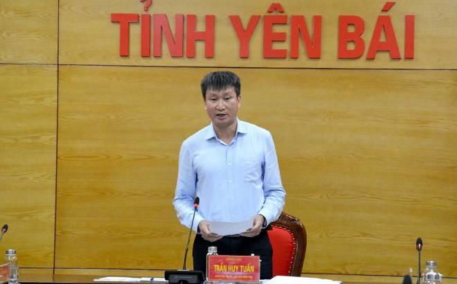Đồng chí Trần Huy Tuấn – Phó Bí thư Tỉnh ủy, Chủ tịch UBND tỉnh phát biểu tại Hội nghị.