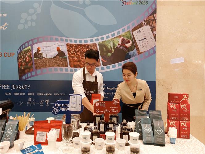 Trưng bày, giới thiệu hương vị cà phê tại buổi giới thiệu Lễ hội Cà phê Buôn Ma Thuột 2023 tại Hà Nội.