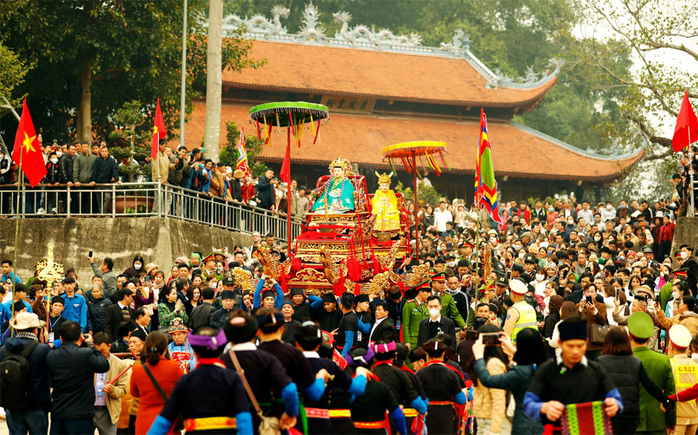 Lễ hội Đền Đông Cuông năm 2024 sẽ được tổ chức trong 2 ngày 20 - 21/2/2024 (tức ngày 11, 12 tháng Giêng năm Giáp Thìn).