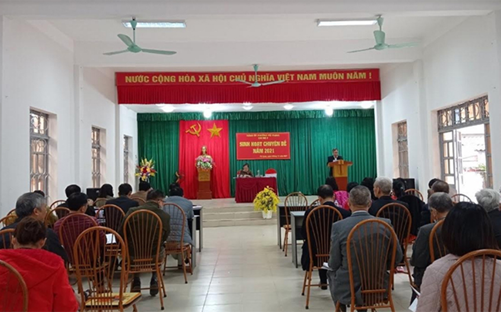 Buổi sinh hoạt chuyên đề tại Chi bộ 2, Đảng bộ phường Pú Trạng.