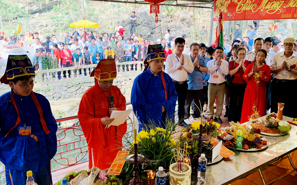 Lễ hội đền Suối Tiên được xã Tô Mậu tổ chức nghiêm trang và chu đáo