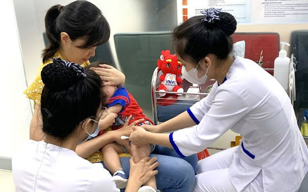 Triển khai tiêm vắc xin phòng viêm màng não mô cầu thế hệ mới cho trẻ tại VNVC.