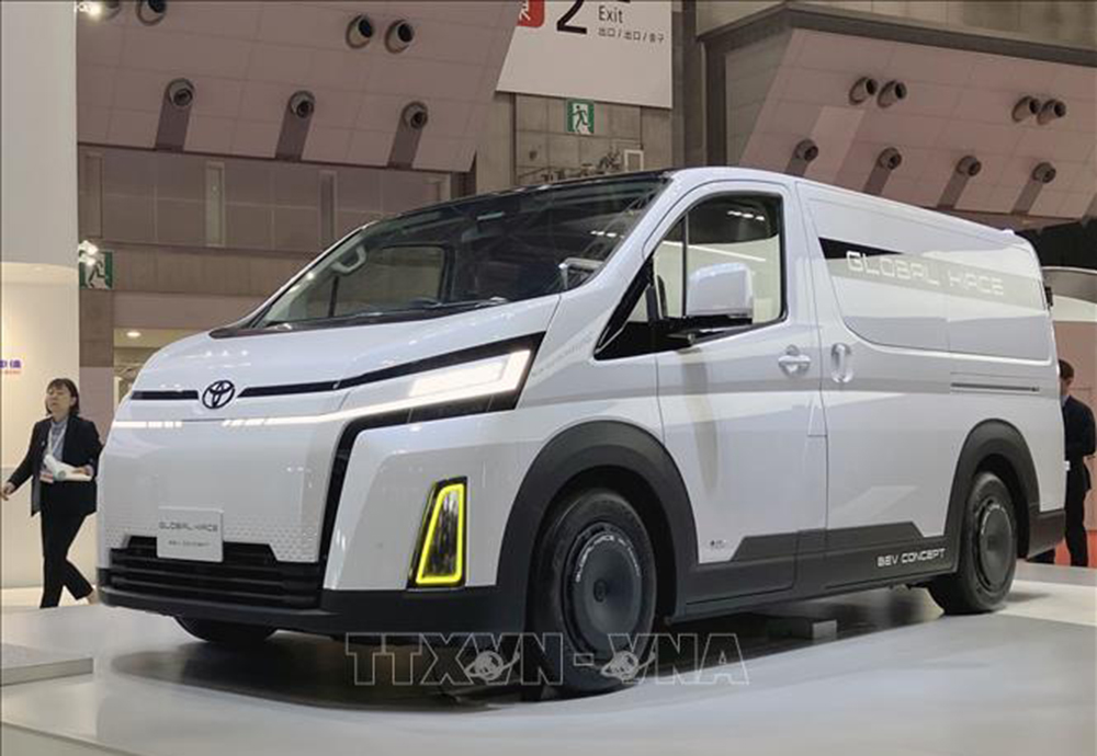 Một mẫu ô tô điện của hãng Toyota được giới thiệu tại Tokyo, Nhật Bản.