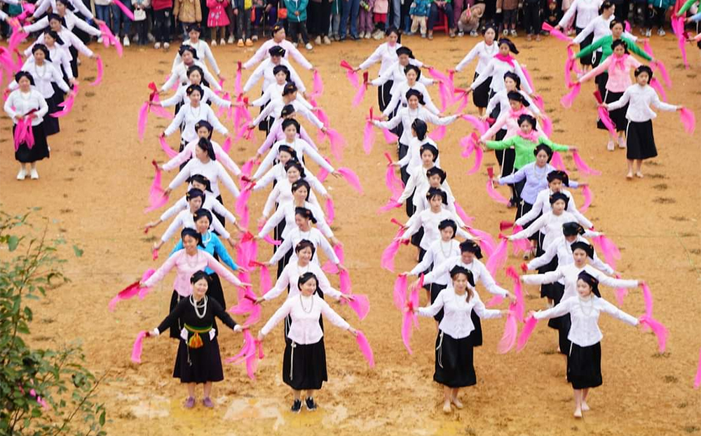 Múa Dậm thuông trong Lễ hôi Xo may, xã Mường Lai.