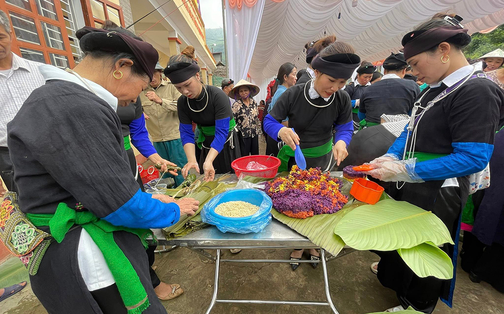 Người dân thôn Hạnh Phúc, xã Tân Hợp tham gia các hoạt động kỷ niệm Ngày Gia đình Việt Nam. Ảnh minh họa