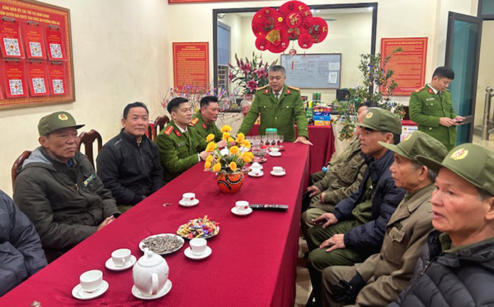 Lực lượng Công an phường Hồng Hà, thành phố Yên Bái triển khai phương án bảo vệ tết Nguyên đán.