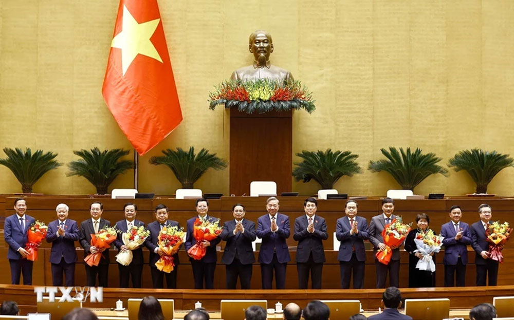 Tổng Bí thư Tô Lâm, Chủ tịch nước Lương Cường, Thủ tướng Phạm Minh Chính, Chủ tịch Quốc hội Trần Thanh Mẫn tặng hoa chúc mừng Phó Chủ tịch Quốc hội, Ủy viên Ủy ban Thường vụ Quốc hội, Chủ nhiệm một số Ủy ban của Quốc hội khóa XV; phê chuẩn đề nghị của Thủ tướng Chính phủ về việc bổ nhiệm Phó Thủ tướng Chính phủ và Bộ trưởng nhiệm kỳ 2021-2026.